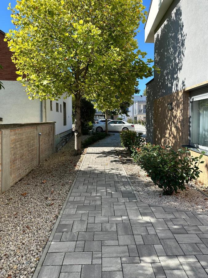 Mosonmagyaróvár Linden Apartman 107 Glamour (Adults Only) מראה חיצוני תמונה