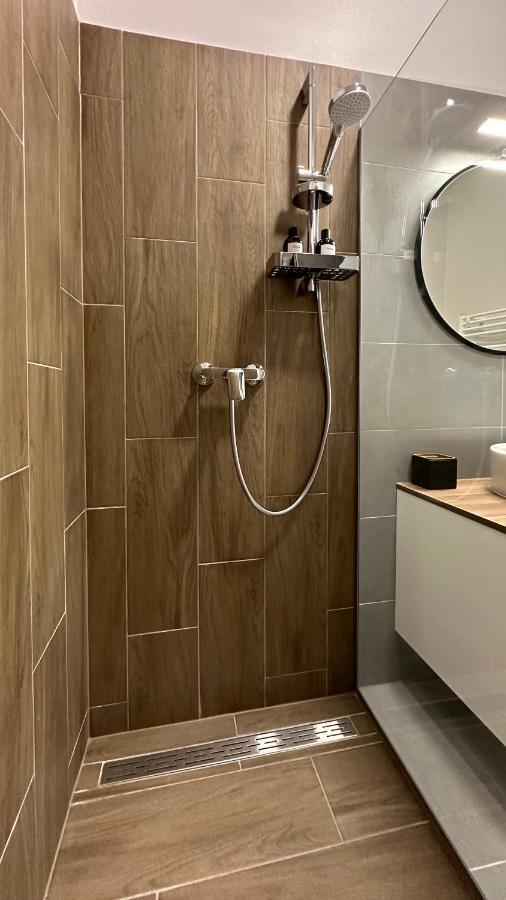 Mosonmagyaróvár Linden Apartman 107 Glamour (Adults Only) מראה חיצוני תמונה