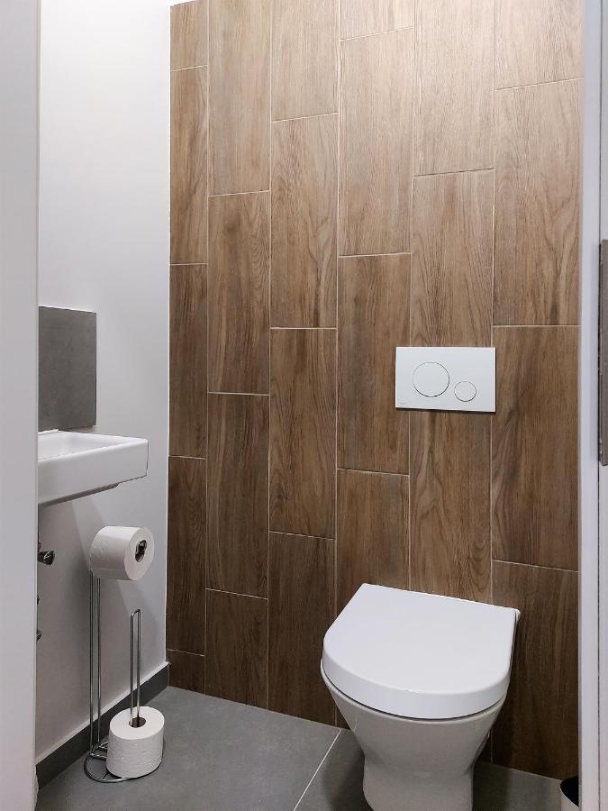 Mosonmagyaróvár Linden Apartman 107 Glamour (Adults Only) מראה חיצוני תמונה