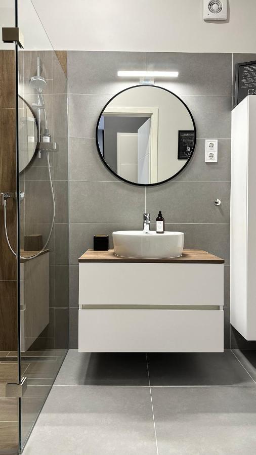 Mosonmagyaróvár Linden Apartman 107 Glamour (Adults Only) מראה חיצוני תמונה