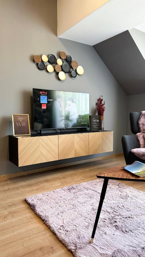 Mosonmagyaróvár Linden Apartman 107 Glamour (Adults Only) מראה חיצוני תמונה