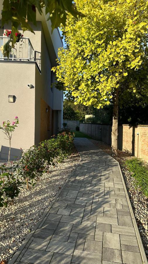 Mosonmagyaróvár Linden Apartman 107 Glamour (Adults Only) מראה חיצוני תמונה