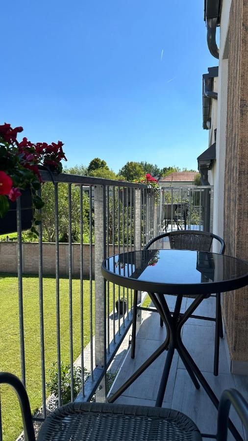 Mosonmagyaróvár Linden Apartman 107 Glamour (Adults Only) מראה חיצוני תמונה