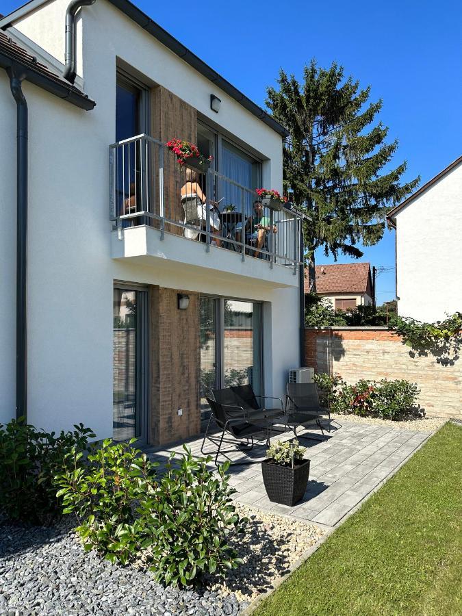 Mosonmagyaróvár Linden Apartman 107 Glamour (Adults Only) מראה חיצוני תמונה