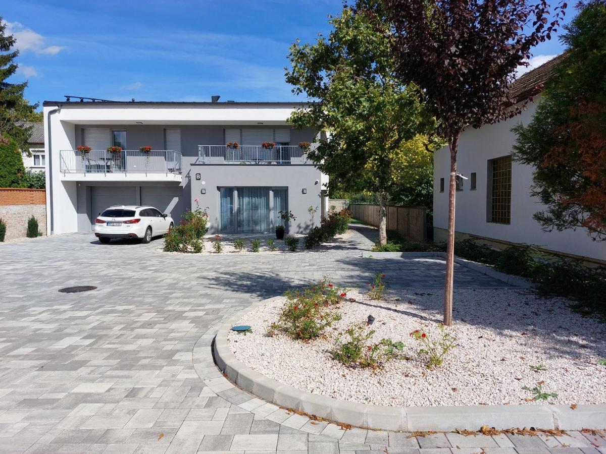 Mosonmagyaróvár Linden Apartman 107 Glamour (Adults Only) מראה חיצוני תמונה